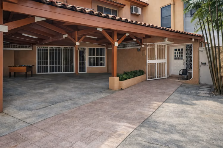 SE VENDE -  comercial con patio en Obarrio – Zonificación 1ZM6 -  ID 25677