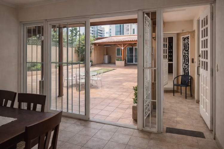 SE VENDE -  comercial con patio en Obarrio – Zonificación 1ZM6 -  ID 25677