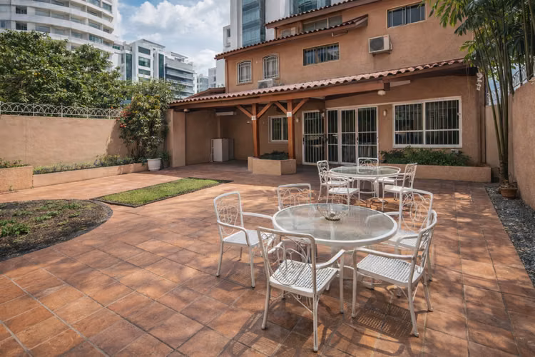 SE VENDE -  comercial con patio en Obarrio – Zonificación 1ZM6 -  ID 25677