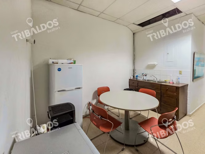 Venta de local comercial en Edison Plaza, Tumba Muerto