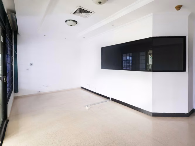 Venta de local comercial en Edison Plaza, Tumba Muerto