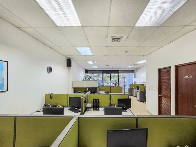 Venta de local comercial en Edison Plaza, Tumba Muerto
