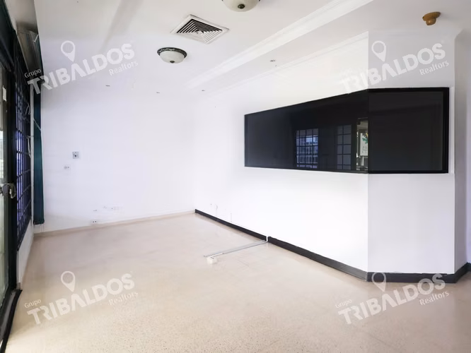 Venta de local comercial en Edison Plaza, Tumba Muerto