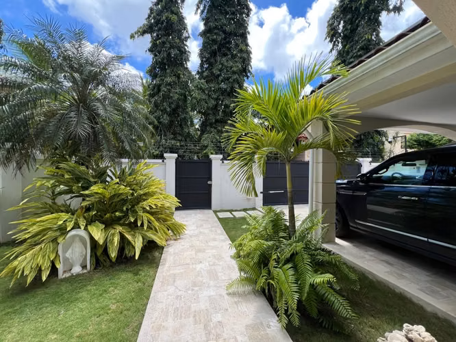 Melissa Foster Luxury Vende Hermosa Casa con Piscina en Albrook MFR1900