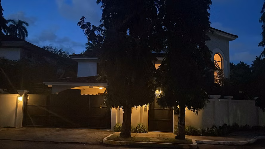 Melissa Foster Luxury Vende Hermosa Casa con Piscina en Albrook MFR1900