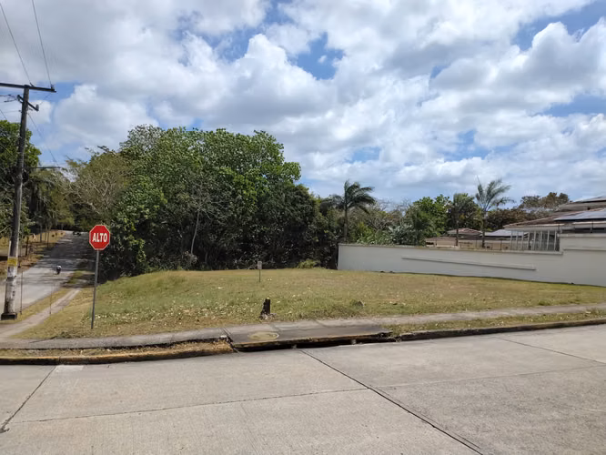 Venta de terreno de esquina en Albrook