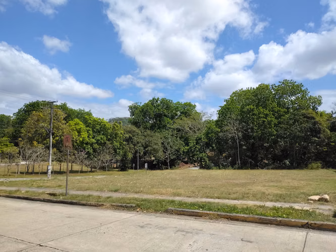 Venta de terreno de esquina en Albrook