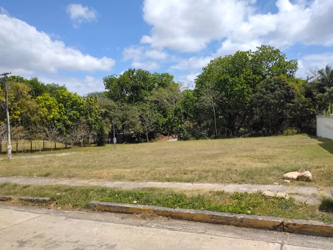 Venta de terreno de esquina en Albrook