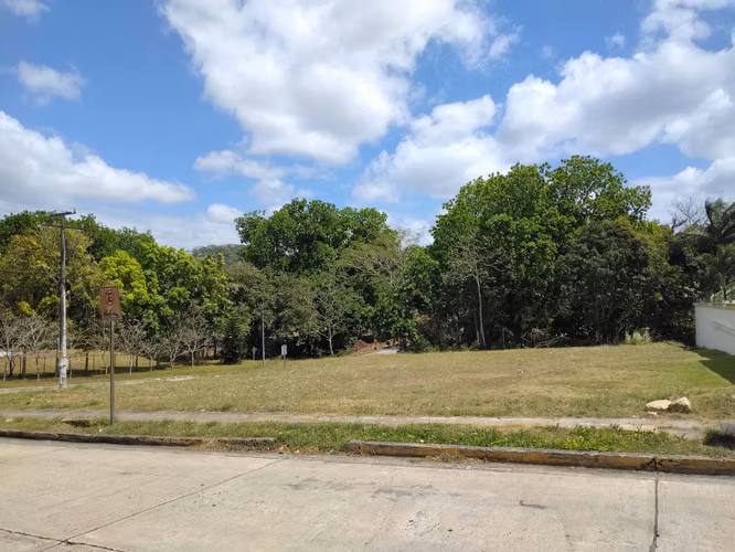 Venta de terreno de esquina en Albrook