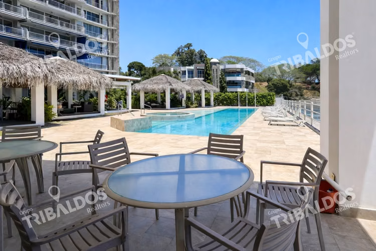 Apartamento FRENTE AL MAR en venta , PH La Ensenada Farallón
