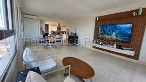 Alquiler de Apartamento con 215m2 en Santa Maria PH Greenview 26-5275SR