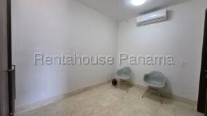 Alquiler de Apartamento con 215m2 en Santa Maria PH Greenview 26-5275SR
