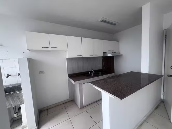 ALQUILO APARTAMENTO EN BELLA VISTA, VACIO - Imagen 2