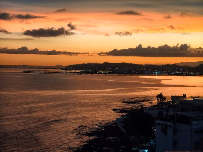 Se vende Apartamento en Paitilla, frente de mar | 290 m2 | 3 rec | 3.5 baños | Den | balcón