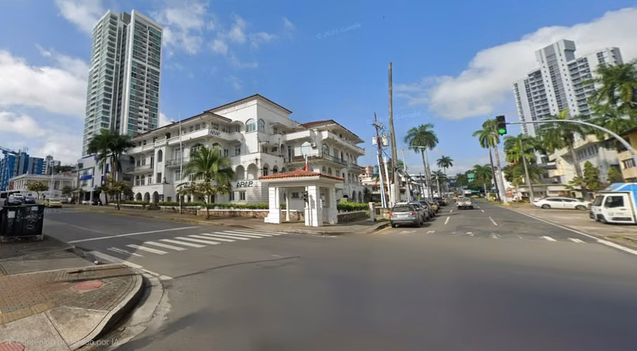 Venta de Edificio en Bella Vista, 2,830m2 de terreno y 4,000m2 de construcción