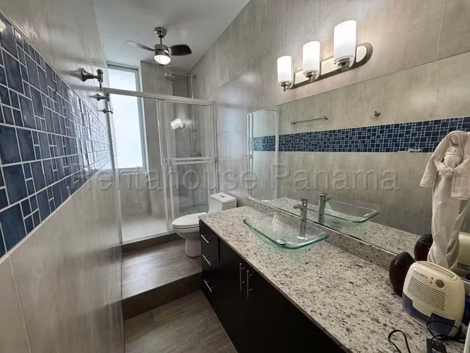 Vendo Apartamento Espacioso en PH Latitude, Costa del Este 26-5386GG