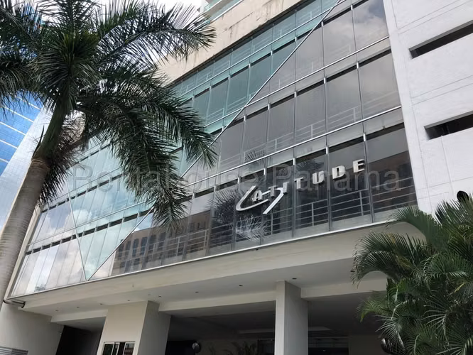Vendo Apartamento Espacioso en PH Latitude, Costa del Este 26-5386GG