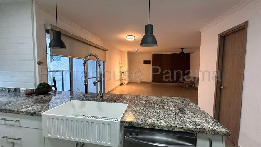 Vendo Apartamento Moderno en PH Moon Tower, San Francisco 26-2533GG