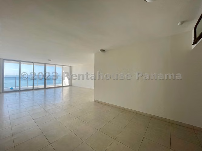 Apartment for sale on Avenida Balboa MDV25-8347