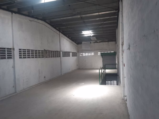 SE ALQUILA BODEGA CENTRICA RIO ABAJO