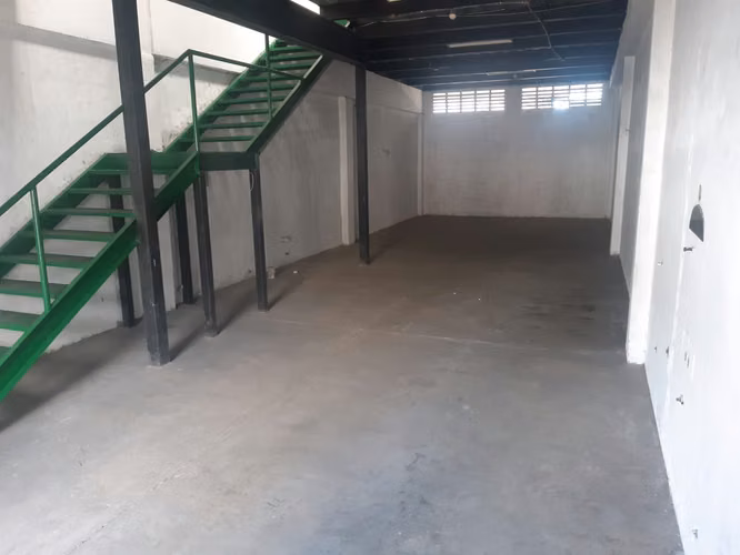 SE ALQUILA BODEGA CENTRICA RIO ABAJO