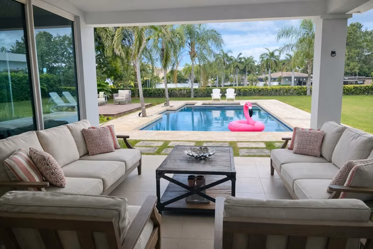 VENTA CASA CON PISCINA PRIVADA EN BIJAO
