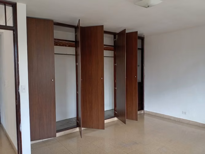 Alquiler apartamento Vía Argentina 1000 **Negociable **