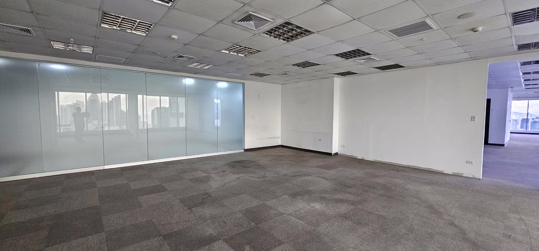 Banco Vende Oficinas en PH Bicsa (m)