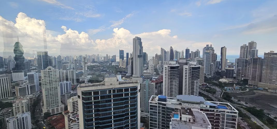 Banco Vende Oficinas en PH Bicsa (m)