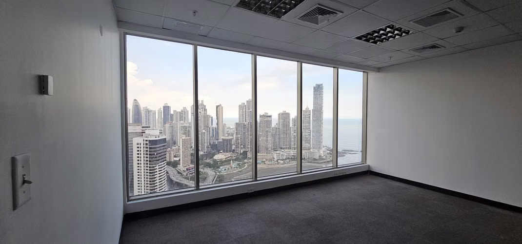 Banco Vende Oficinas en PH Bicsa (m)