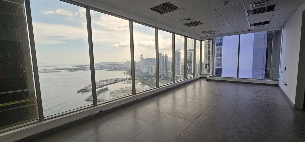 Banco vende oficinas en PH Bicsa avenida balboa 410mt2  (m)