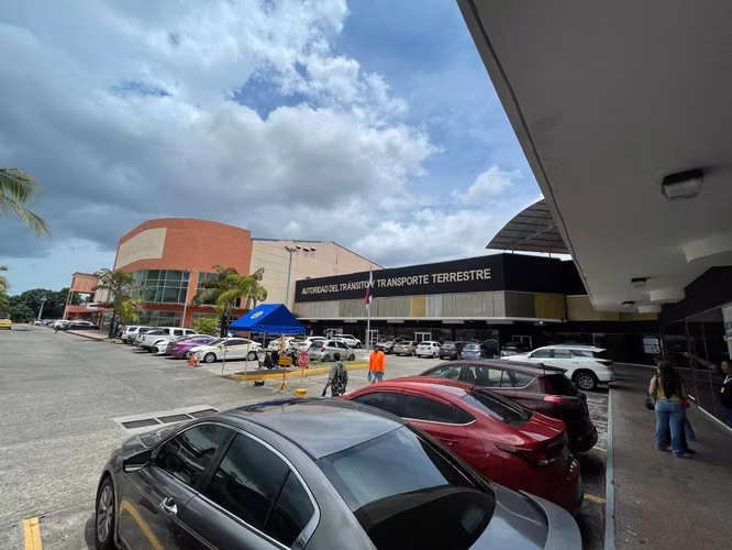 SE ALQUILA ICONICO EDIFICIO DESDE 1000 A  4500 M2