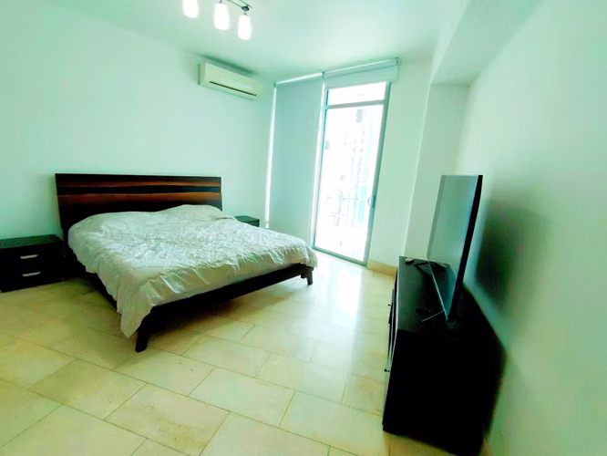 Oportunidad en Grand Tower – Vista Directa al Mar | Rentado | Bajo Avalúo