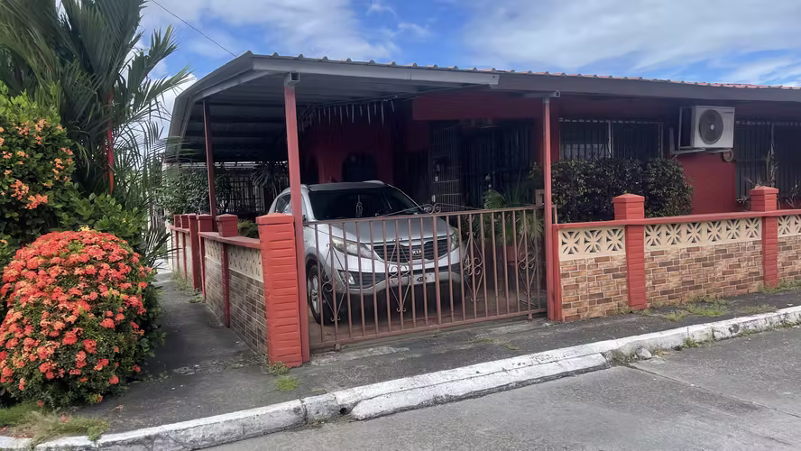 Vendo Casa en Esquina Santa Clara Juan Diáz $138,500 - Imagen 2