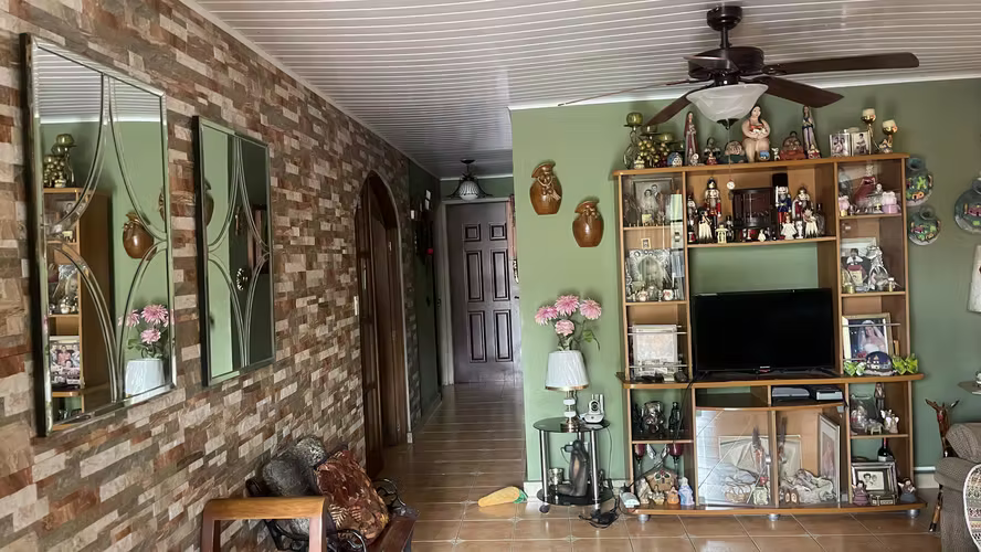 Vendo Casa en Esquina Santa Clara Juan Diáz $138,500 - Imagen 8