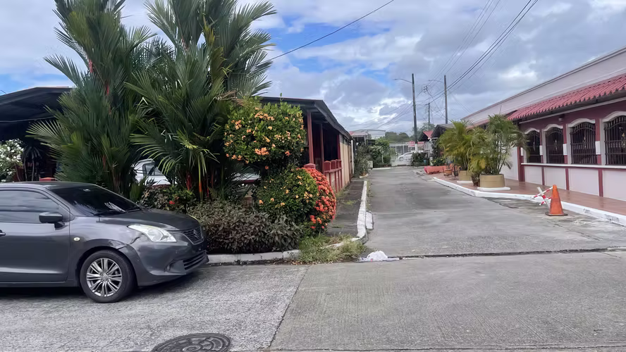 Vendo Casa en Esquina Santa Clara Juan Diáz $138,500 - Imagen 3
