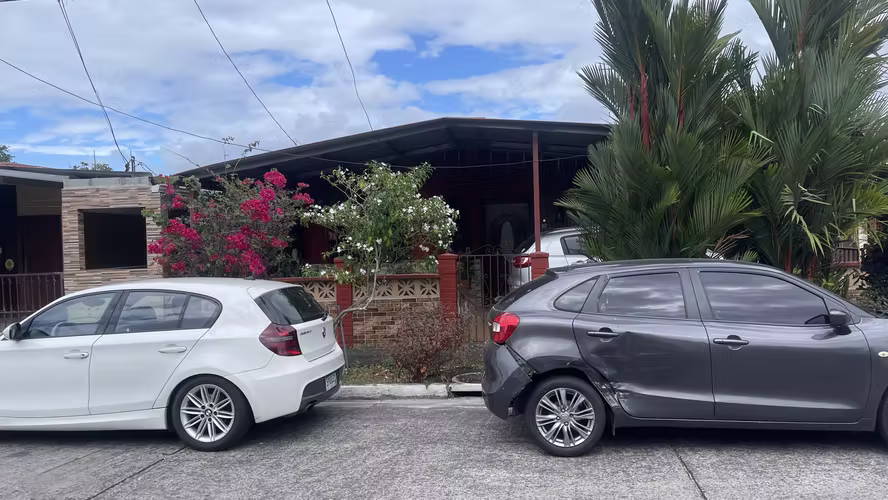 Vendo Casa en Esquina Santa Clara Juan Diáz $138,500 - Imagen 4