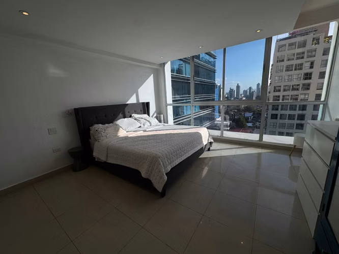 VENDO APARTAMENTO REMODELADO EN OBARRIO PH THE PALM