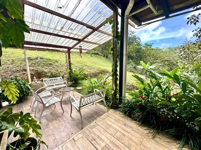 Se vende casa en Altos de Cerro Azul