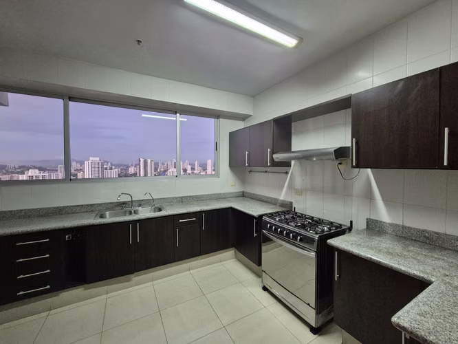 APARTAMENTO EN VENTA CON LINEA BLANCA, PH WINDOW TOWER