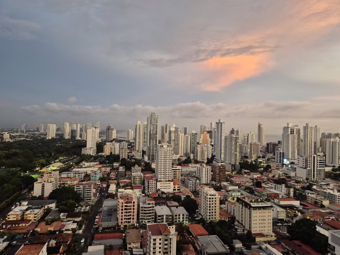 APARTAMENTO EN VENTA CON LINEA BLANCA, PH WINDOW TOWER