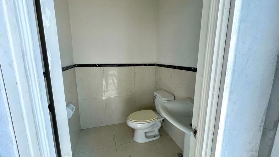 Venta de Local en Obra Gris Para Oficinas. Ph Molon Tower