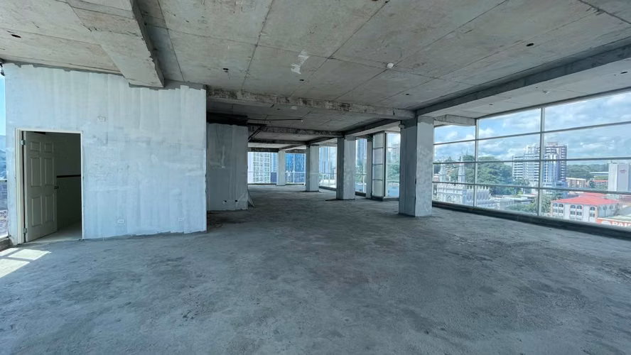 Venta de Local en Obra Gris Para Oficinas. Ph Molon Tower