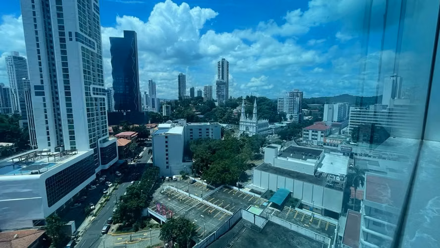 Venta de Local en Obra Gris Para Oficinas. Ph Molon Tower