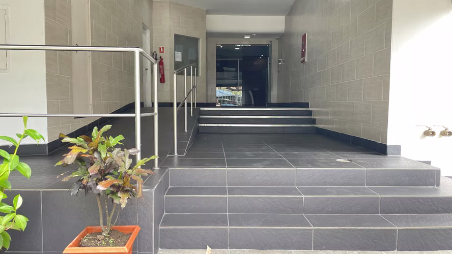 Venta de Local en Obra Gris Para Oficinas. Ph Molon Tower