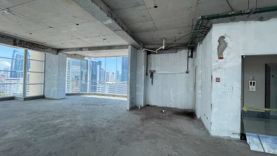 Venta de Local en Obra Gris Para Oficinas. Ph Molon Tower