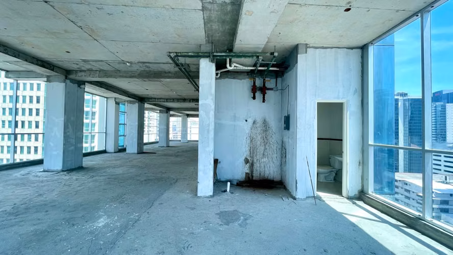 Venta de Local en Obra Gris Para Oficinas. Ph Molon Tower
