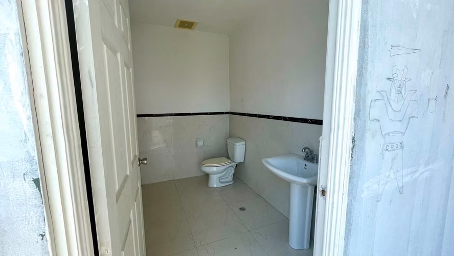 Venta de Local en Obra Gris Para Oficinas. Ph Molon Tower
