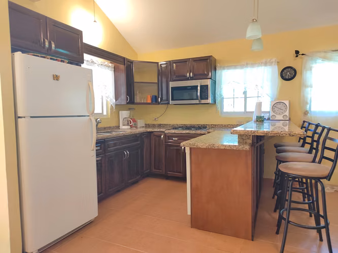 Escápate al Paraíso: Casas en Coronado y San Carlos (Con Piscina)