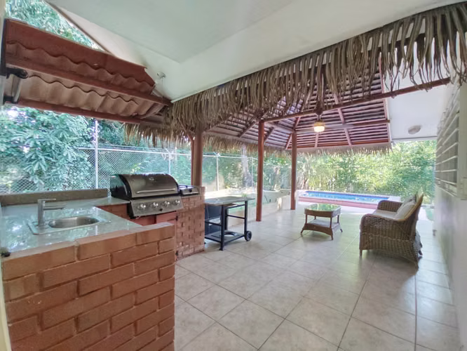 Escápate al Paraíso: Casas en Coronado y San Carlos (Con Piscina)